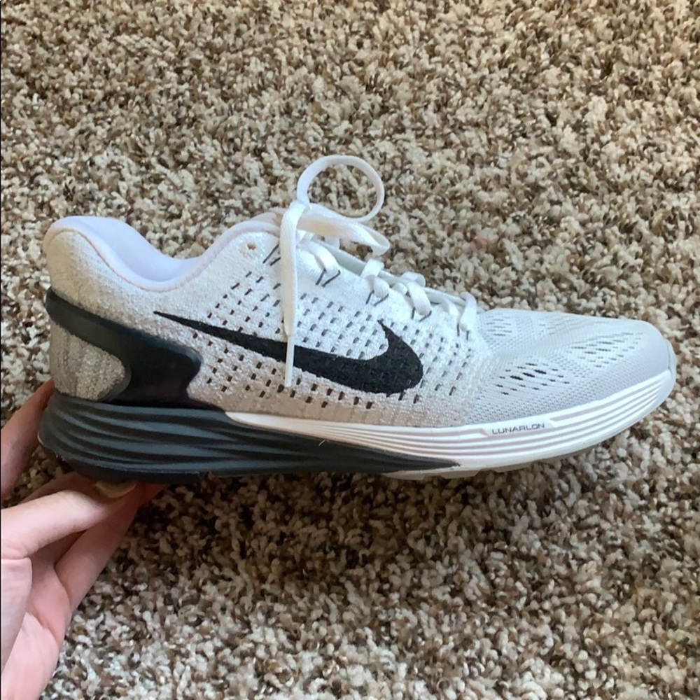 Women’s Nike lunarglide tennis shoes